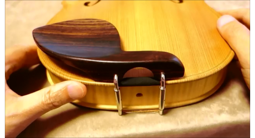 バイオリンの顎当てを楽器の内部構造から解説