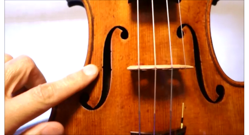 ハンガリー製モダンバイオリンのf字孔