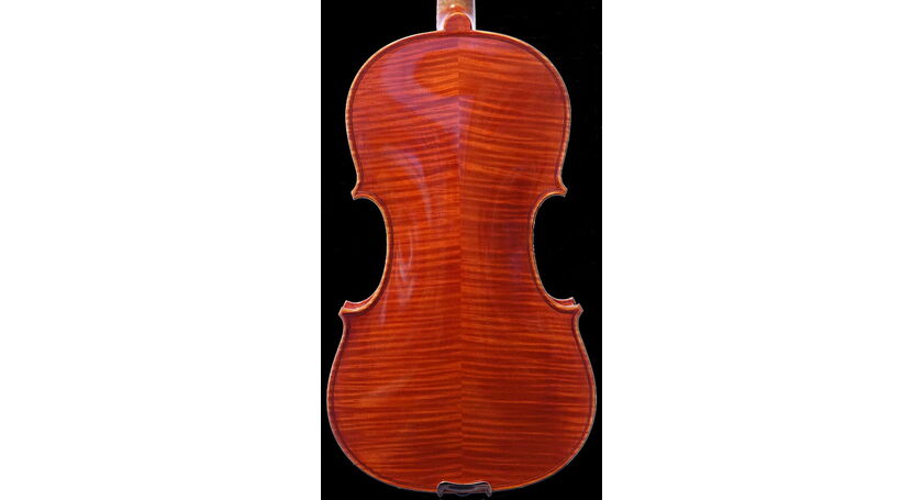 きれいな虎杢の裏板のバイオリン